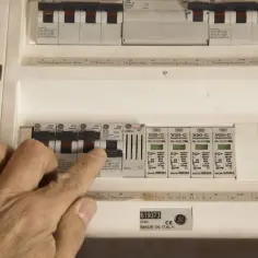 Po jakim czasie odcinają prąd i jakie masz prawa jako odbiorca energii