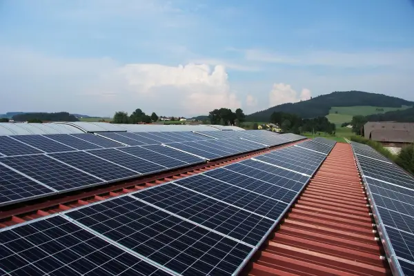 Zestaw fotowoltaiczny off-grid - kiedy jest najlepszym rozwiązaniem? Fakty, zalety i możliwości